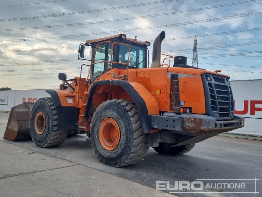 2014 Doosan DL420-3 - Gumikerekes homlokrakodó: 3 kép. 2014 Doosan DL420-3 - Gumikerekes homlokrakodó: 3 kép.