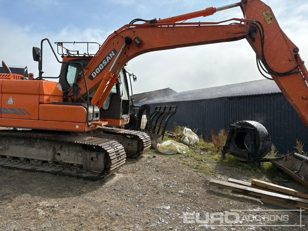 2014 Doosan DX140LC - Lánctalpas kotró: 2 kép. 2014 Doosan DX140LC - Lánctalpas kotró: 2 kép.