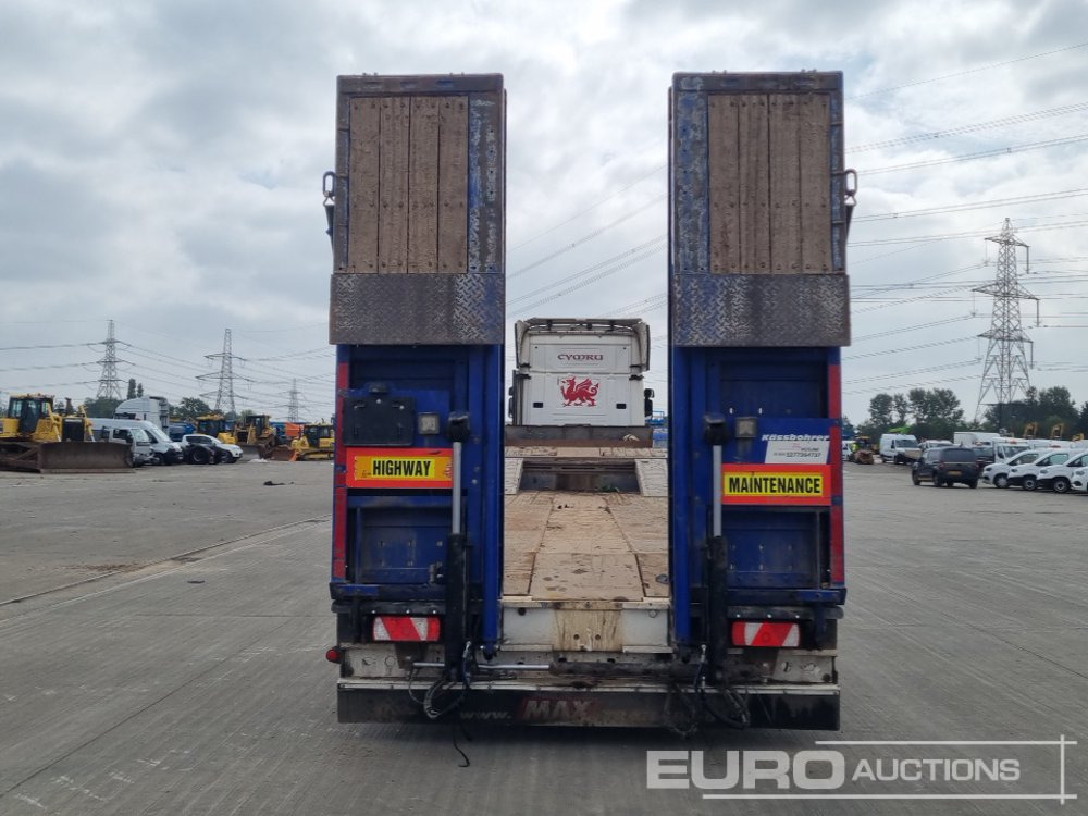 2014 Faymonville Tri Axle Step Frame Low Load Trailer, Neck Ramps, Hydraulic Flip Toe Ramps (Plating Certificate Available) - Félpótkocsi mélybölcsős: 4 kép. 2014 Faymonville Tri Axle Step Frame Low Load Trailer, Neck Ramps, Hydraulic Flip Toe Ramps (Plating Certificate Available) - Félpótkocsi mélybölcsős: 4 kép.