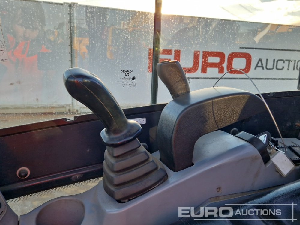 Minikotró 2014 Kubota KX016-4: 31 kép. Minikotró 2014 Kubota KX016-4: 31 kép.