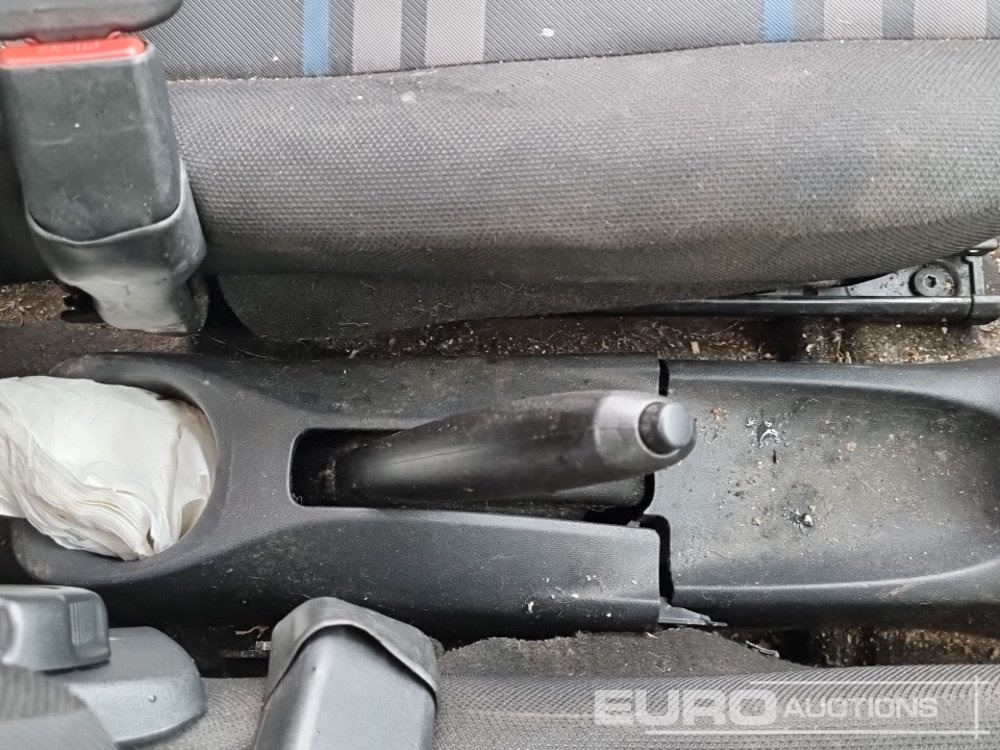 Autó 2014 Peugeot 108: 31 kép.