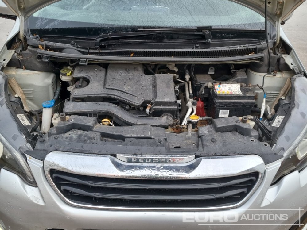 Autó 2014 Peugeot 108: 13 kép.