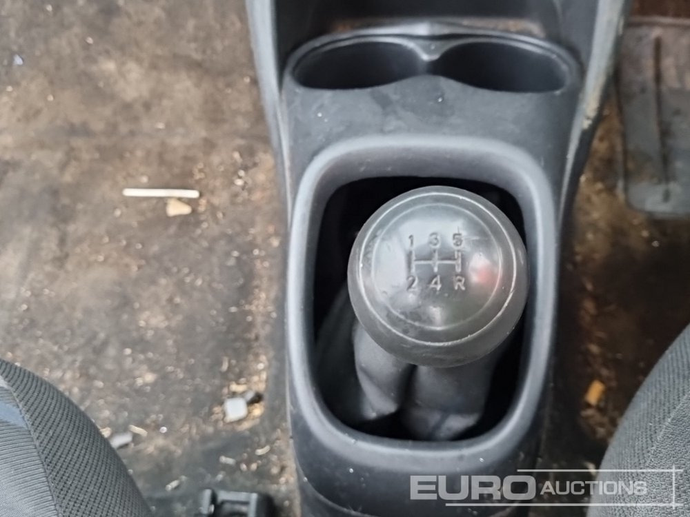 Autó 2014 Peugeot 108: 30 kép.