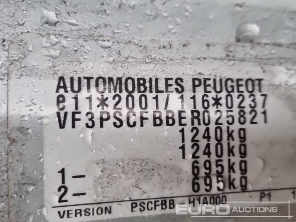 Autó 2014 Peugeot 108: 38 kép.