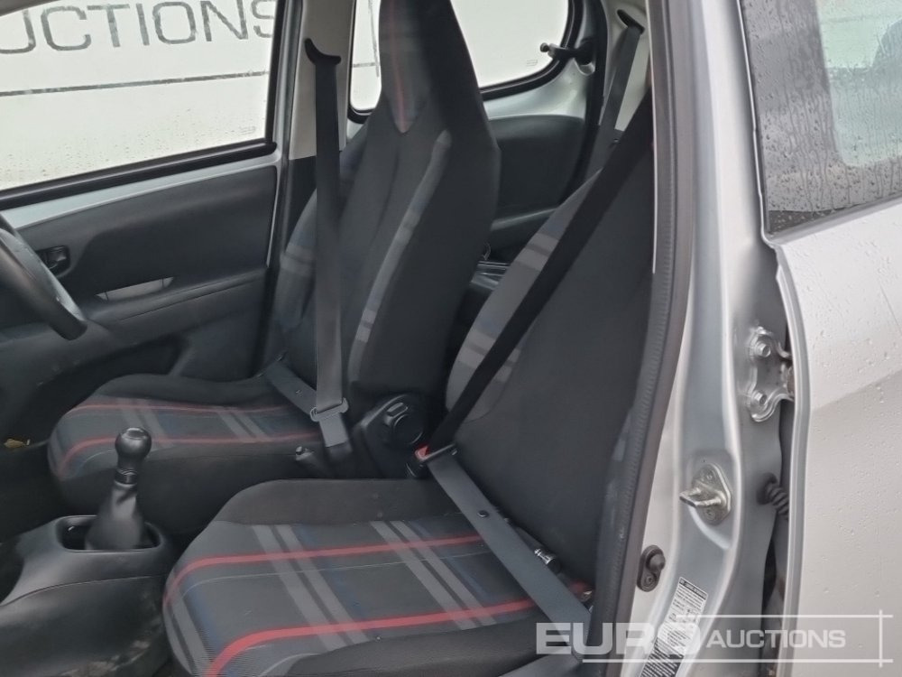 Autó 2014 Peugeot 108: 25 kép.