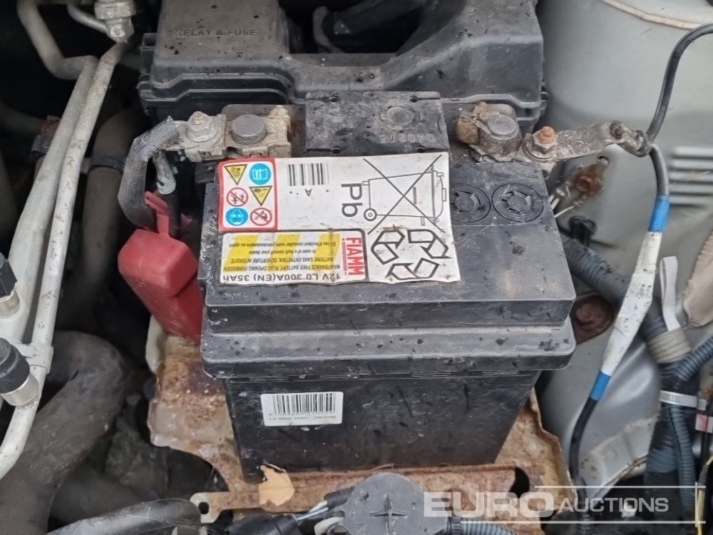 Autó 2014 Peugeot 108: 14 kép.