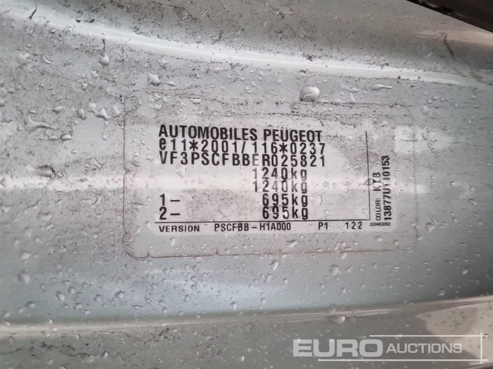 Autó 2014 Peugeot 108: 37 kép.