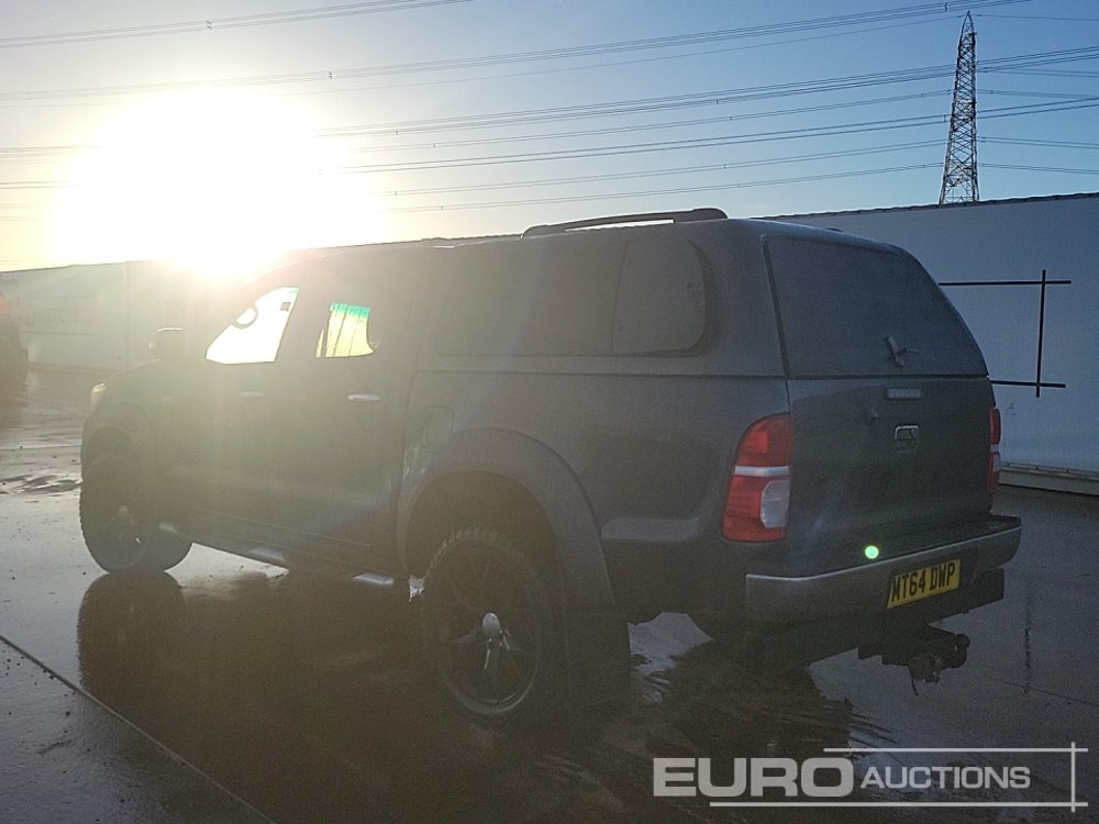 2014 Toyota Hilux - Pickup: 3 kép. 2014 Toyota Hilux - Pickup: 3 kép.