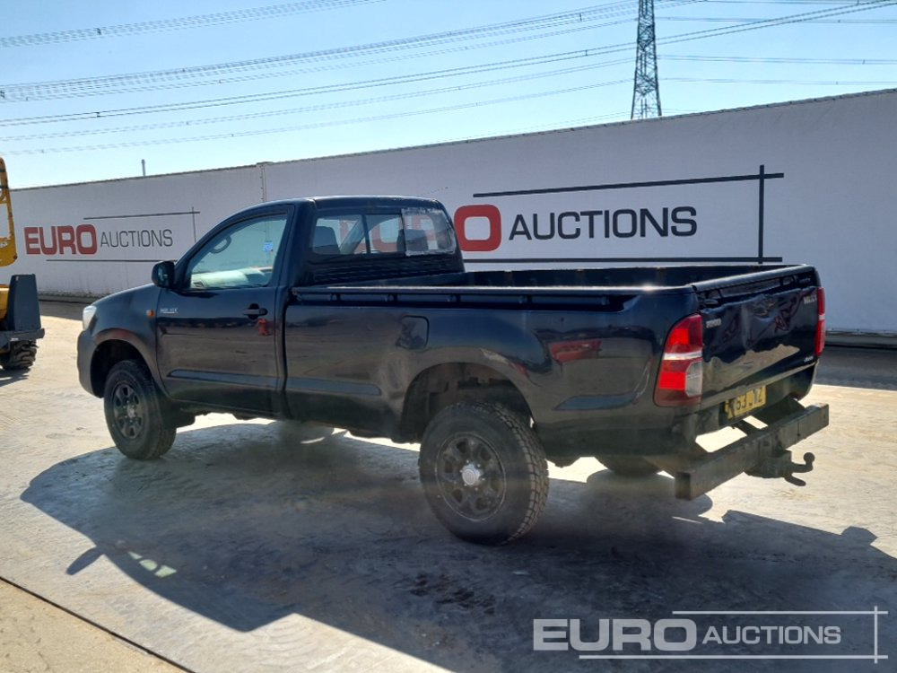 2014 Toyota Hilux - Pickup: 3 kép. 2014 Toyota Hilux - Pickup: 3 kép.