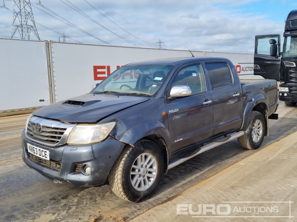 2014 Toyota Hilux Invincible - Pickup: 1 kép. 2014 Toyota Hilux Invincible - Pickup: 1 kép.