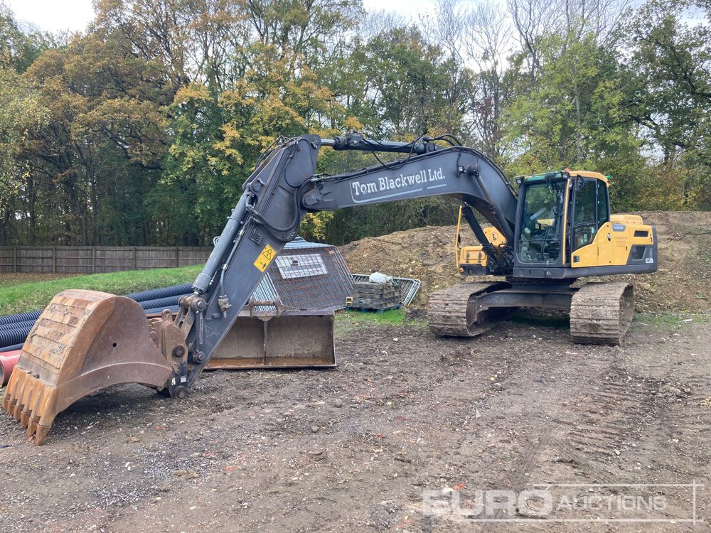 2014 Volvo EC220DL - Lánctalpas kotró: 1 kép. 2014 Volvo EC220DL - Lánctalpas kotró: 1 kép.