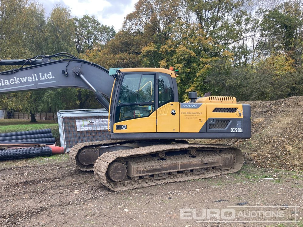 2014 Volvo EC220DL - Lánctalpas kotró: 2 kép. 2014 Volvo EC220DL - Lánctalpas kotró: 2 kép.