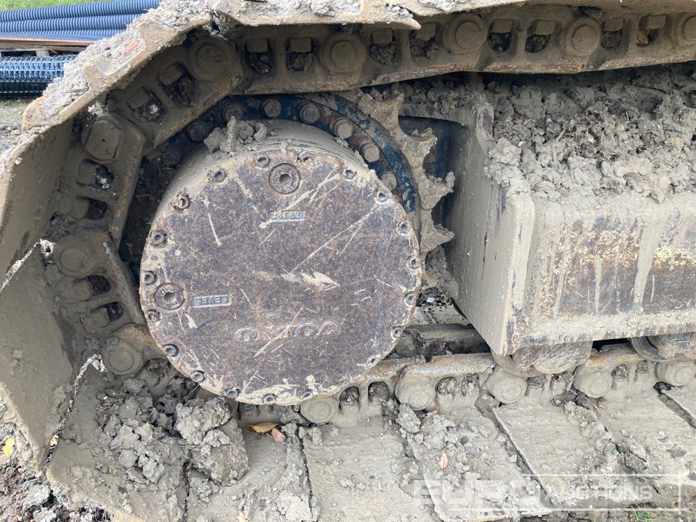 2014 Volvo EC220DL - Lánctalpas kotró: 4 kép. 2014 Volvo EC220DL - Lánctalpas kotró: 4 kép.