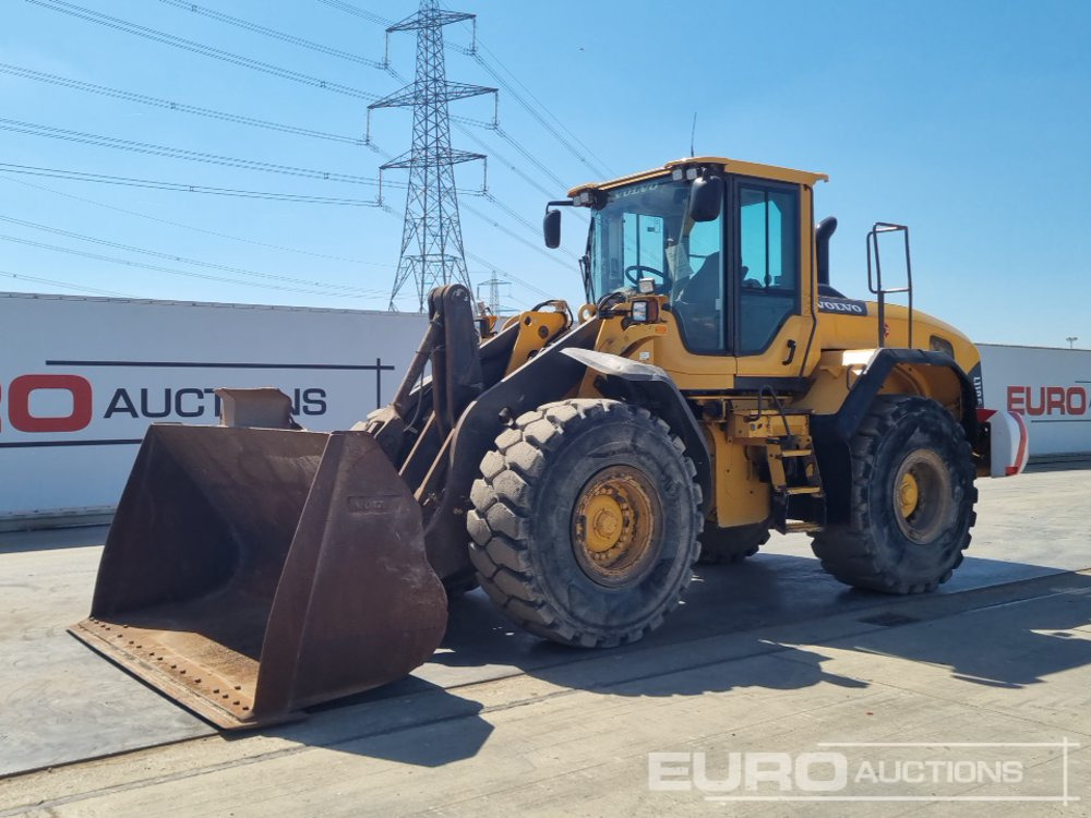 2014 Volvo L110G - Gumikerekes homlokrakodó: 1 kép. 2014 Volvo L110G - Gumikerekes homlokrakodó: 1 kép.