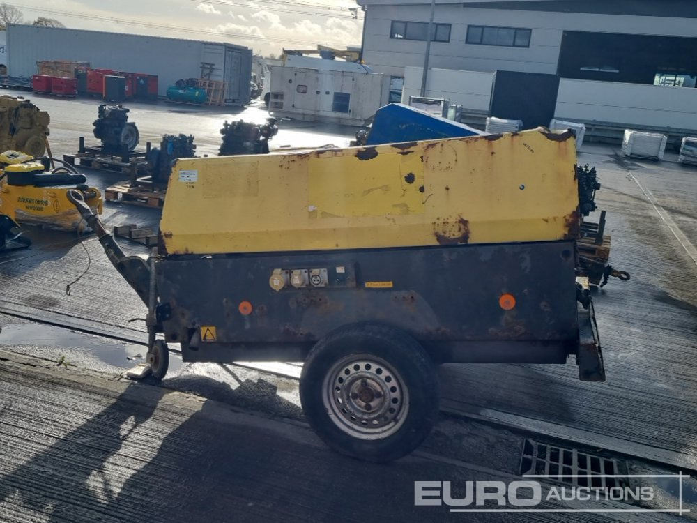 2015 Atlas Copco XAS47 92CFM - Légkompresszor: 2 kép. 2015 Atlas Copco XAS47 92CFM - Légkompresszor: 2 kép.