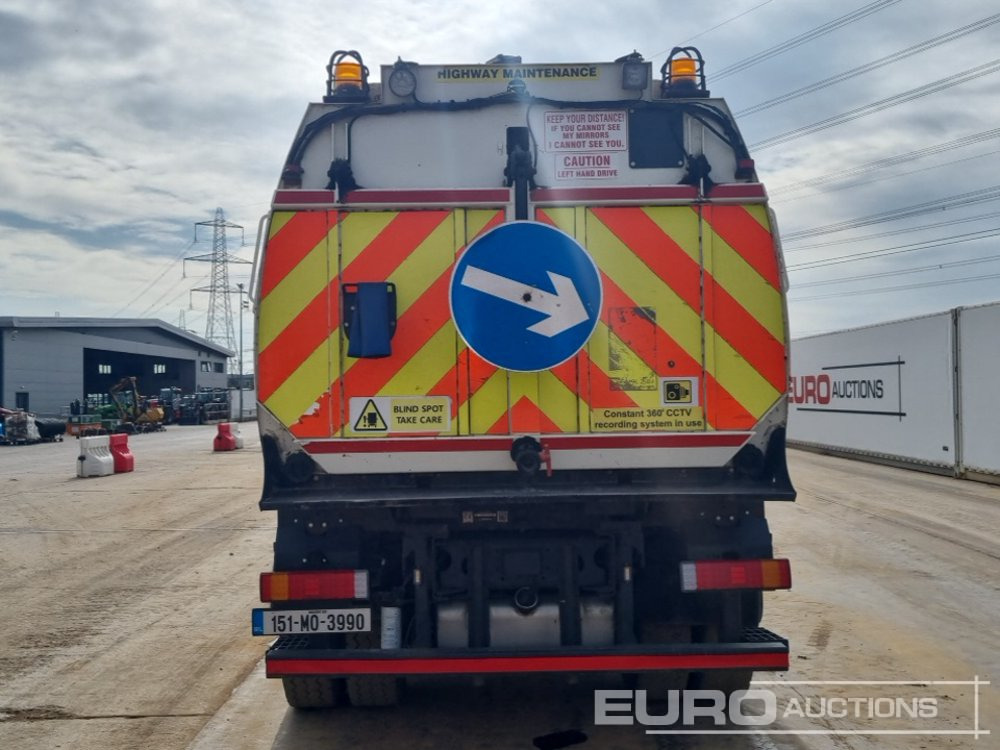 2015 DAF LF220 - Utcaseprő gép: 4 kép. 2015 DAF LF220 - Utcaseprő gép: 4 kép.