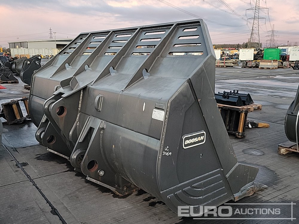 2015 Doosan 132" Loading Bucket to suit Wheeled Loader - Kanál: 5 kép. 2015 Doosan 132" Loading Bucket to suit Wheeled Loader - Kanál: 5 kép.