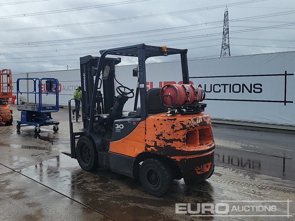 2015 Doosan G30E-5 - Villás targonca: 3 kép. 2015 Doosan G30E-5 - Villás targonca: 3 kép.