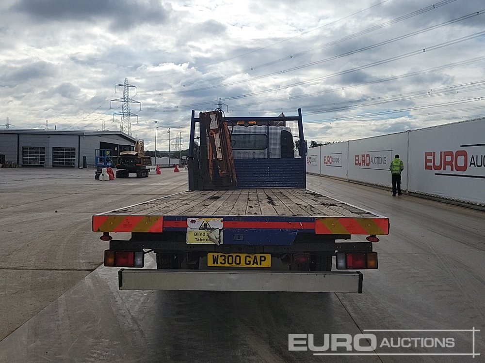 2015 Isuzu NPR - Platós teherautó: 4 kép. 2015 Isuzu NPR - Platós teherautó: 4 kép.