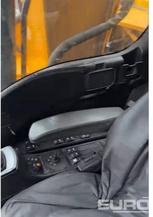 2015 JCB JS130LC - Lánctalpas kotró: 4 kép. 2015 JCB JS130LC - Lánctalpas kotró: 4 kép.