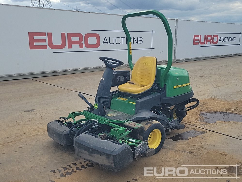2015 John Deere 2500B - Kerti fűkasza: 1 kép. 2015 John Deere 2500B - Kerti fűkasza: 1 kép.