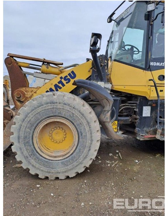 2015 Komatsu WA320-7 - Gumikerekes homlokrakodó: 2 kép. 2015 Komatsu WA320-7 - Gumikerekes homlokrakodó: 2 kép.
