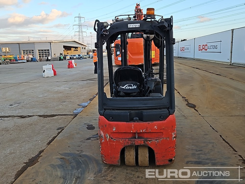2015 Linde E18-02 - Villás targonca: 4 kép. 2015 Linde E18-02 - Villás targonca: 4 kép.