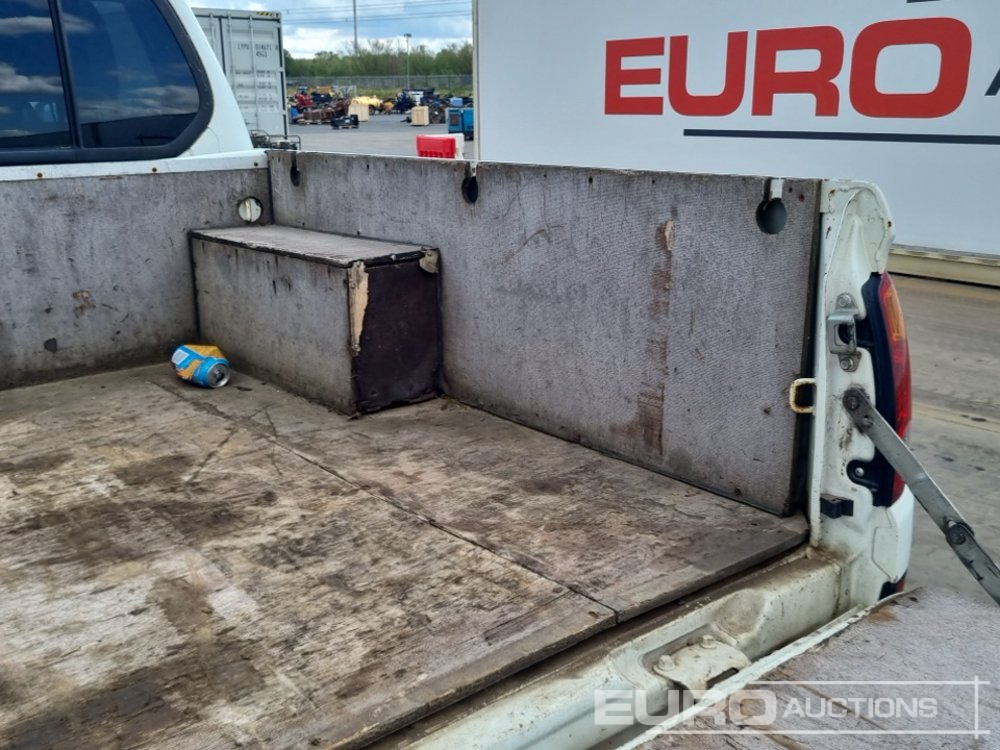 Pickup 2015 Mitsubishi L200 Challenger: 15 kép.