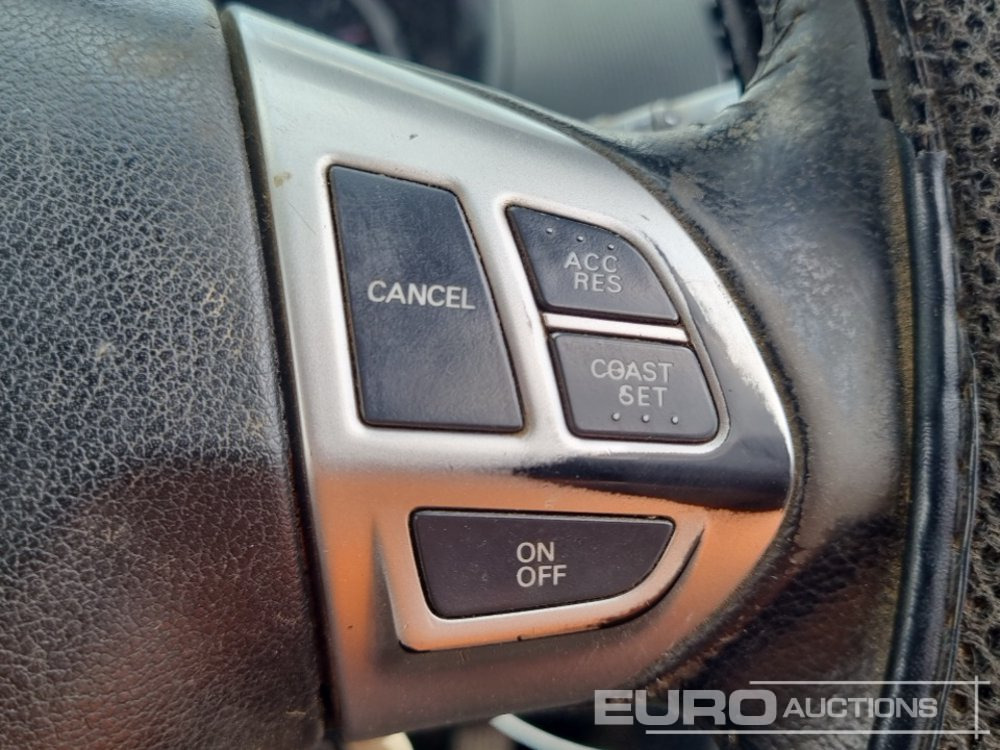 Pickup 2015 Mitsubishi L200 Challenger: 40 kép.