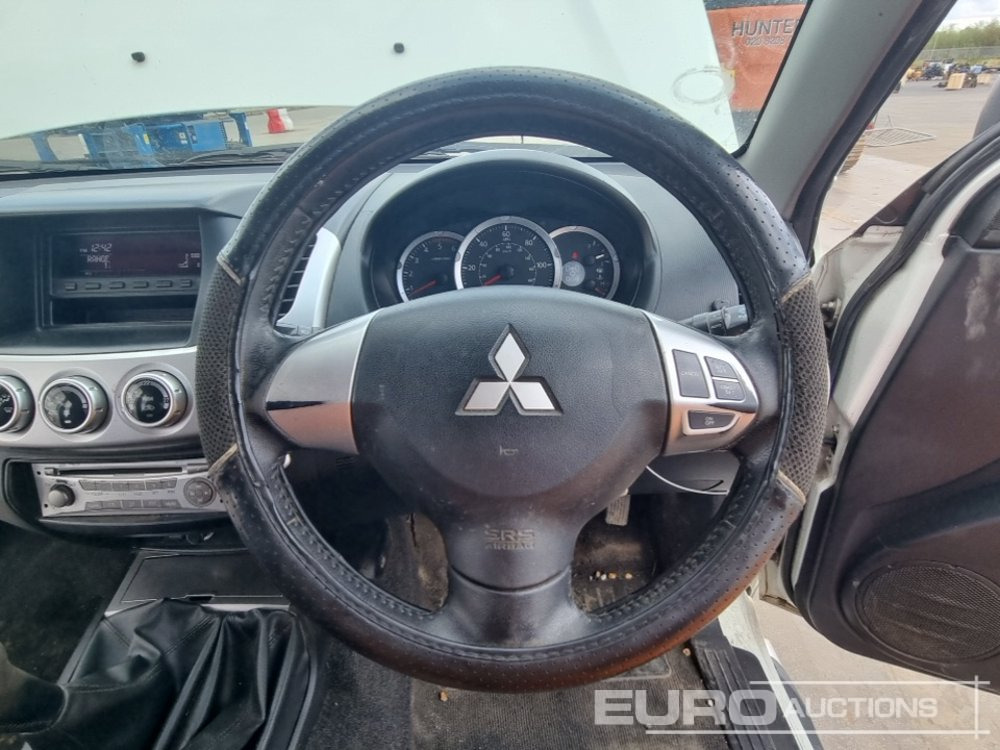 Pickup 2015 Mitsubishi L200 Challenger: 39 kép.