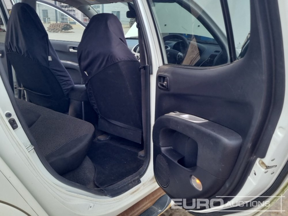 Pickup 2015 Mitsubishi L200 Challenger: 27 kép.