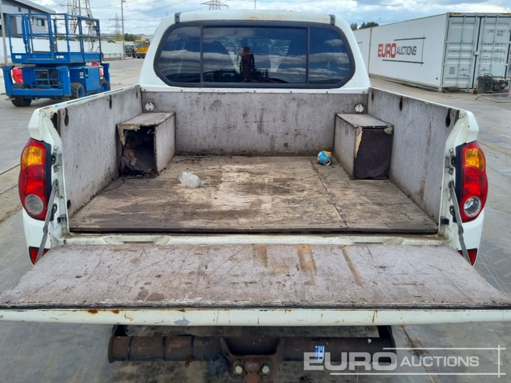 Pickup 2015 Mitsubishi L200 Challenger: 14 kép.