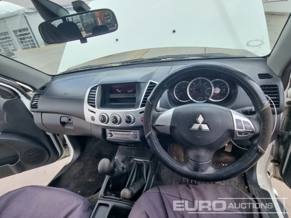 Pickup 2015 Mitsubishi L200 Challenger: 32 kép.