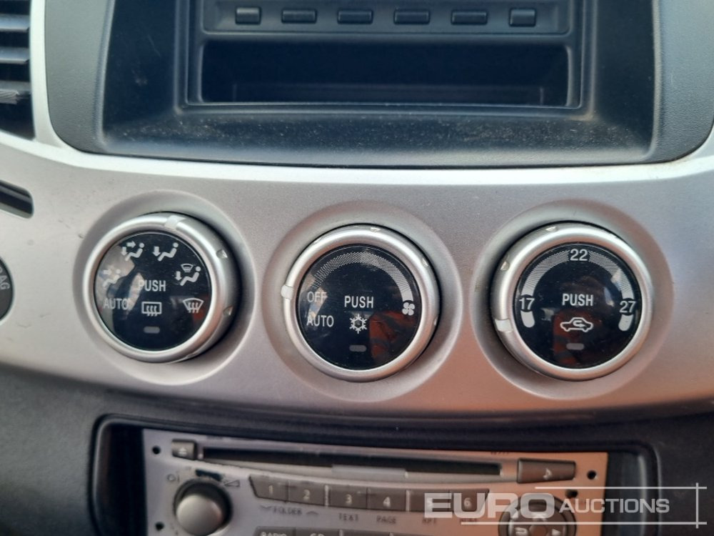 Pickup 2015 Mitsubishi L200 Challenger: 34 kép.