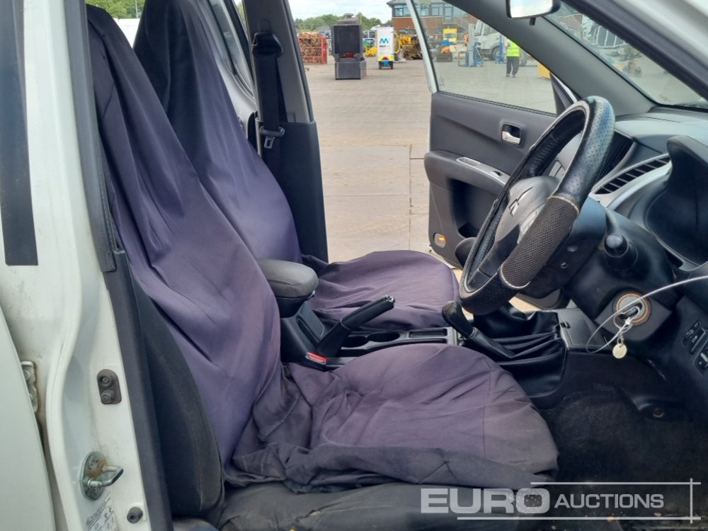 Pickup 2015 Mitsubishi L200 Challenger: 30 kép.
