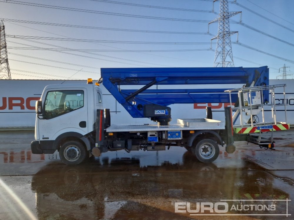 2015 Nissan 35.12 - Kisbusz: 2 kép. 2015 Nissan 35.12 - Kisbusz: 2 kép.