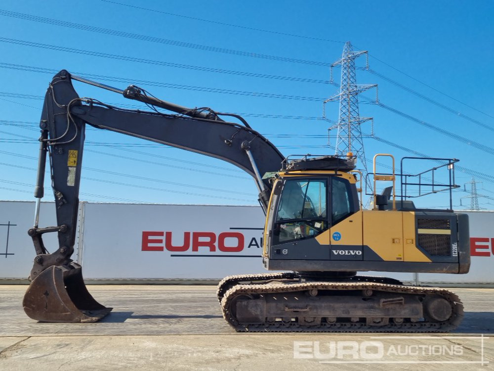 2015 Volvo EC220EL - Lánctalpas kotró: 2 kép. 2015 Volvo EC220EL - Lánctalpas kotró: 2 kép.
