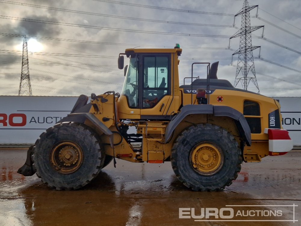 2015 Volvo L110H - Gumikerekes homlokrakodó: 2 kép. 2015 Volvo L110H - Gumikerekes homlokrakodó: 2 kép.