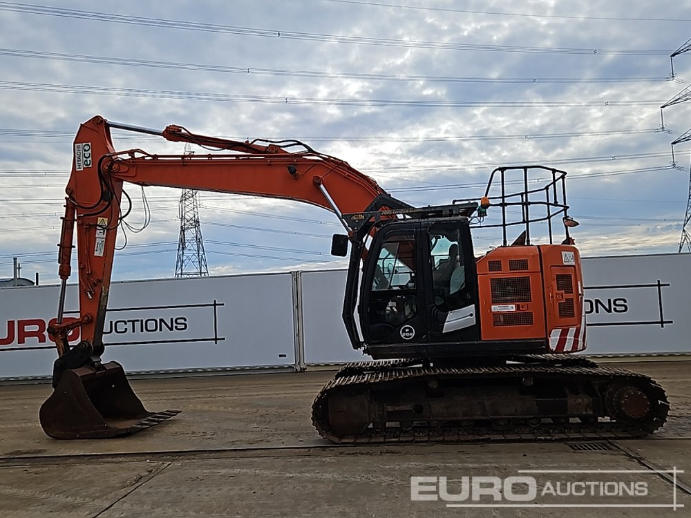 2016 Hitachi ZX225USLC-5B - Lánctalpas kotró: 2 kép. 2016 Hitachi ZX225USLC-5B - Lánctalpas kotró: 2 kép.