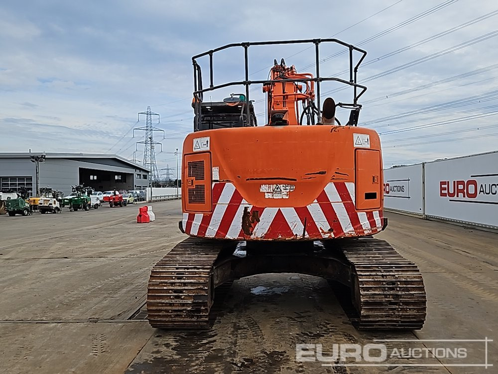 2016 Hitachi ZX225USLC-5B - Lánctalpas kotró: 4 kép. 2016 Hitachi ZX225USLC-5B - Lánctalpas kotró: 4 kép.