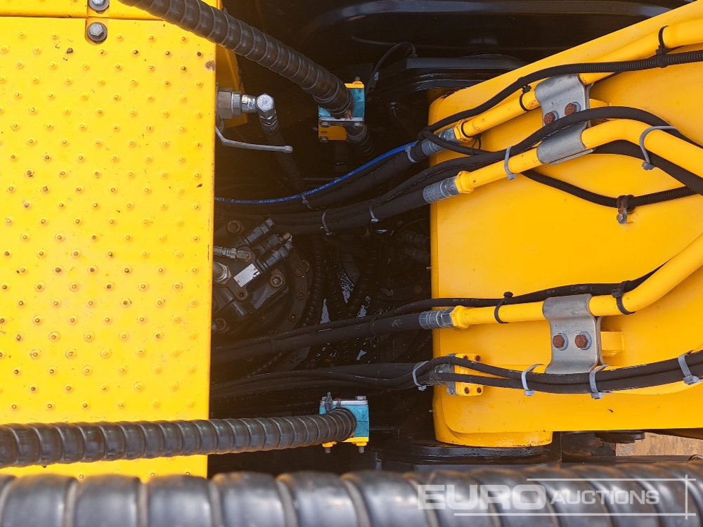 Lánctalpas kotró 2016 JCB JS220LC+: 28 kép. Lánctalpas kotró 2016 JCB JS220LC+: 28 kép.