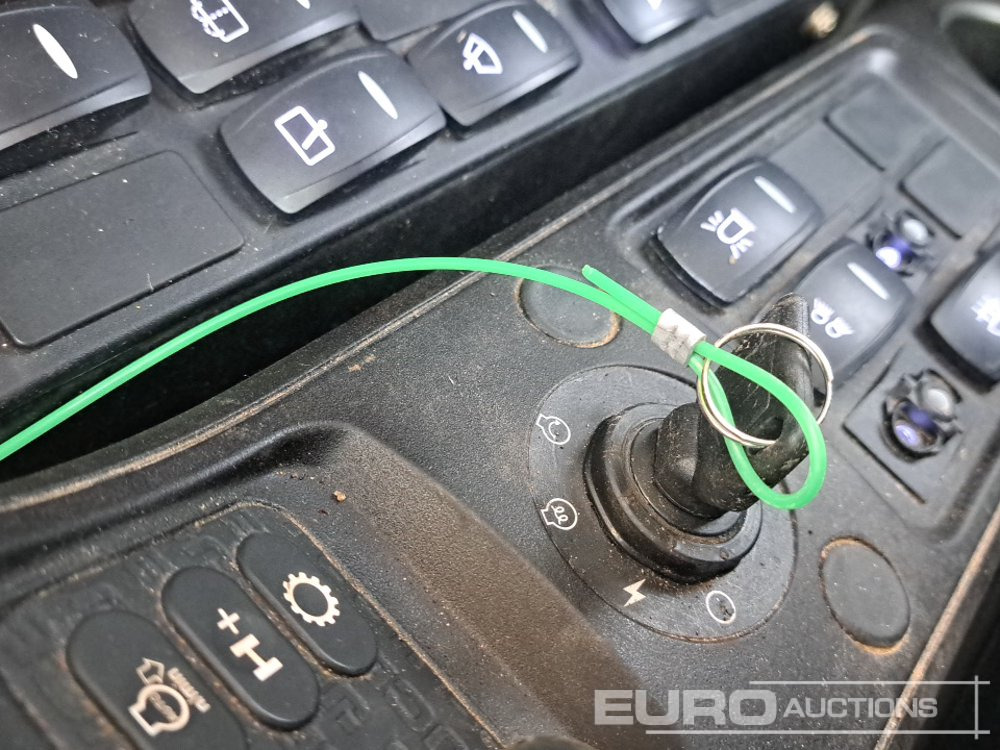 Lánctalpas kotró 2016 JCB JS220LC+: 37 kép. Lánctalpas kotró 2016 JCB JS220LC+: 37 kép.