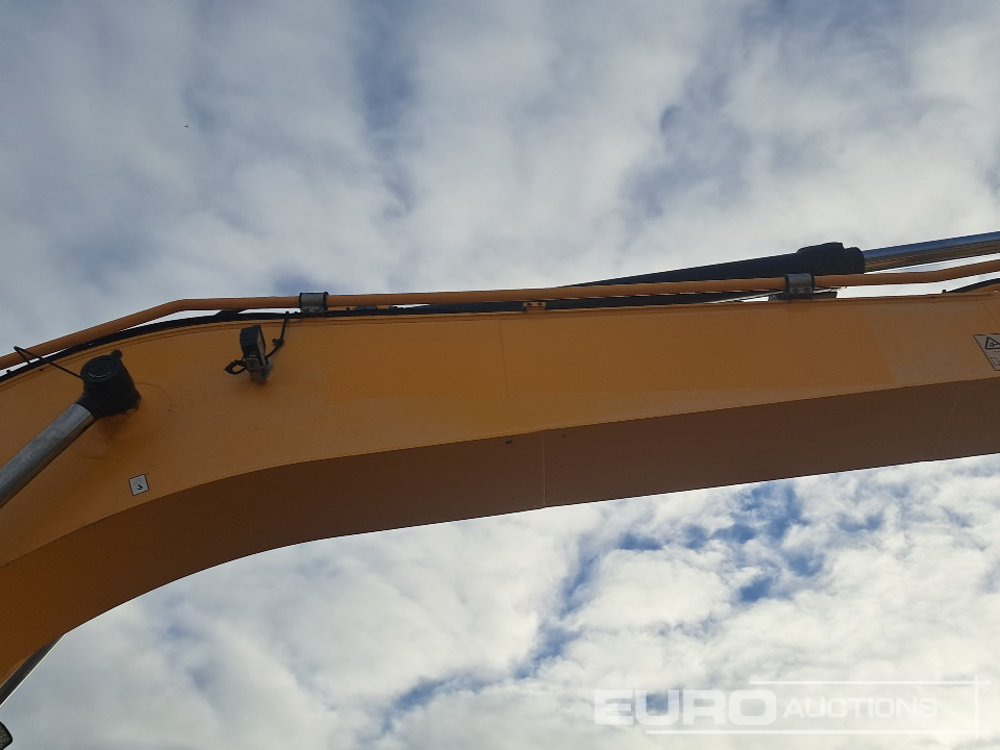 Lánctalpas kotró 2016 JCB JS220LC+: 17 kép. Lánctalpas kotró 2016 JCB JS220LC+: 17 kép.