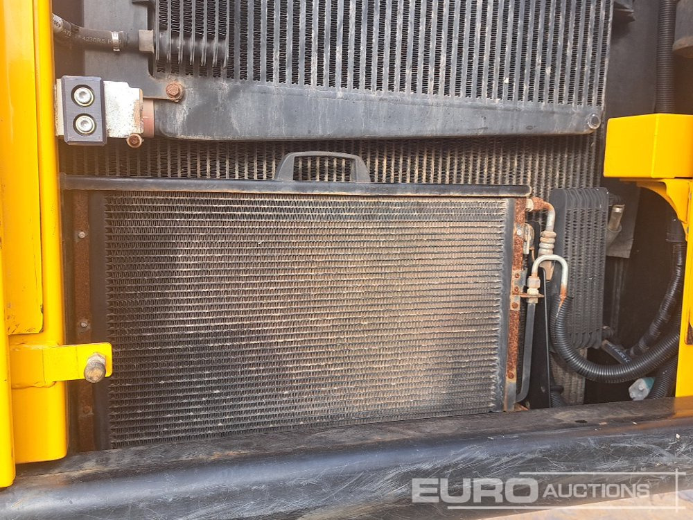 Lánctalpas kotró 2016 JCB JS220LC+: 32 kép. Lánctalpas kotró 2016 JCB JS220LC+: 32 kép.