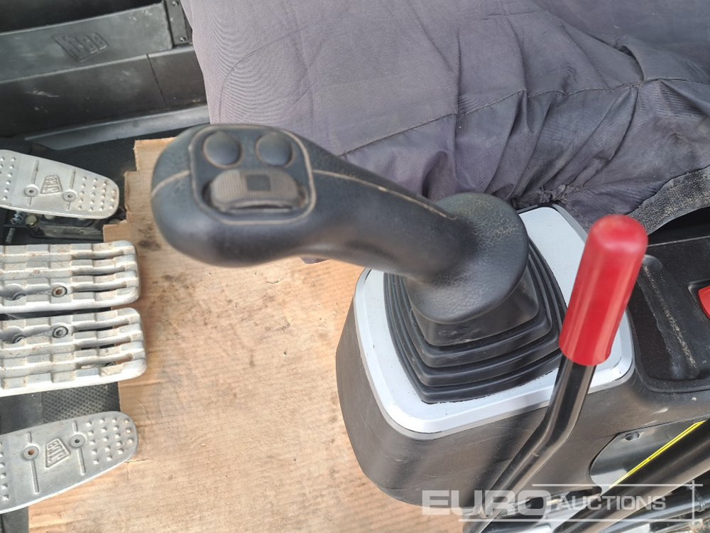 Lánctalpas kotró 2016 JCB JS220LC+: 23 kép. Lánctalpas kotró 2016 JCB JS220LC+: 23 kép.