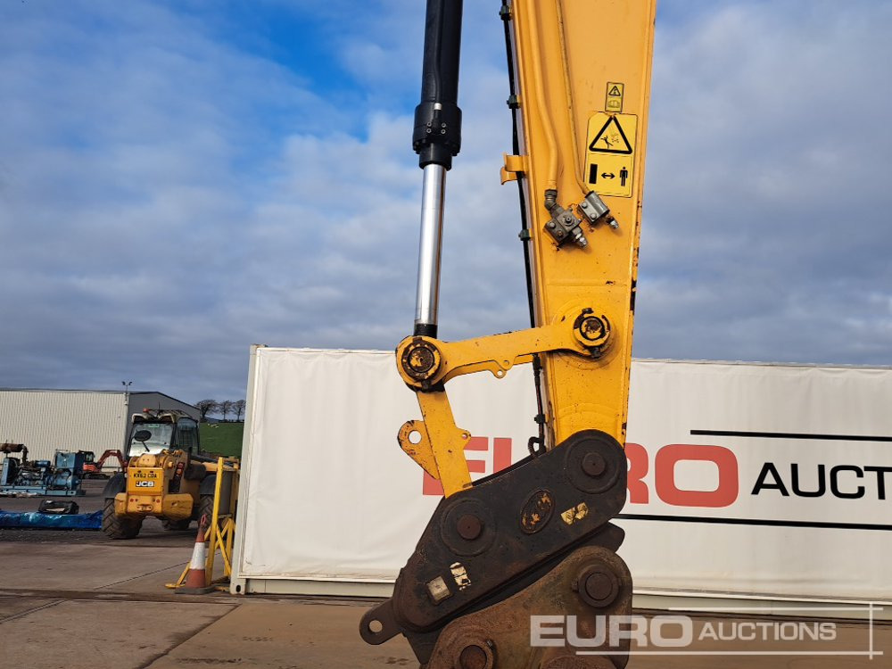 Lánctalpas kotró 2016 JCB JS220LC+: 10 kép. Lánctalpas kotró 2016 JCB JS220LC+: 10 kép.