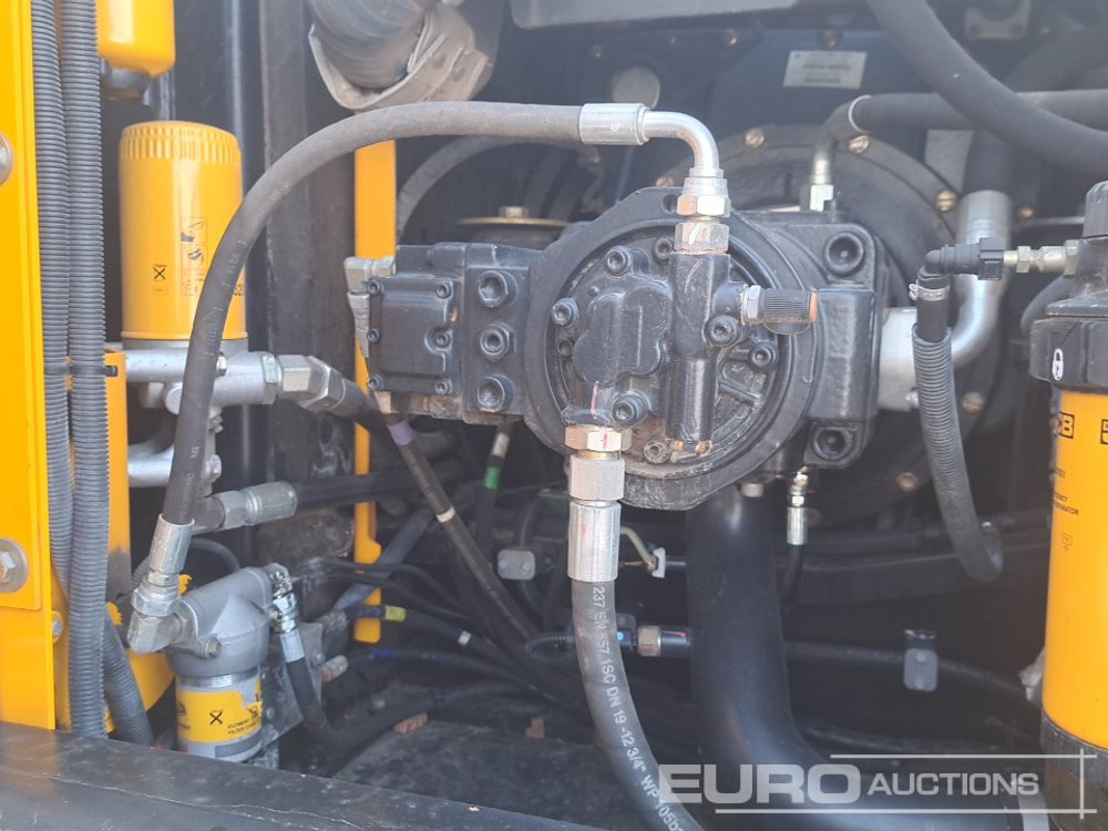 Lánctalpas kotró 2016 JCB JS220LC+: 34 kép. Lánctalpas kotró 2016 JCB JS220LC+: 34 kép.