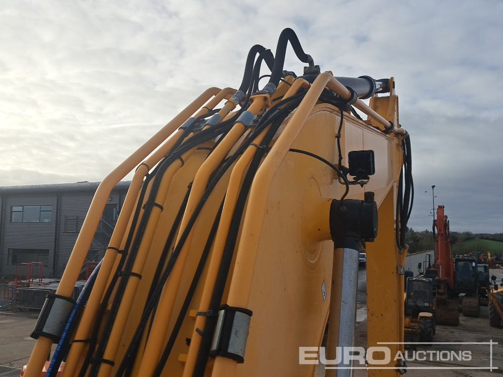 Lánctalpas kotró 2016 JCB JS220LC+: 30 kép. Lánctalpas kotró 2016 JCB JS220LC+: 30 kép.