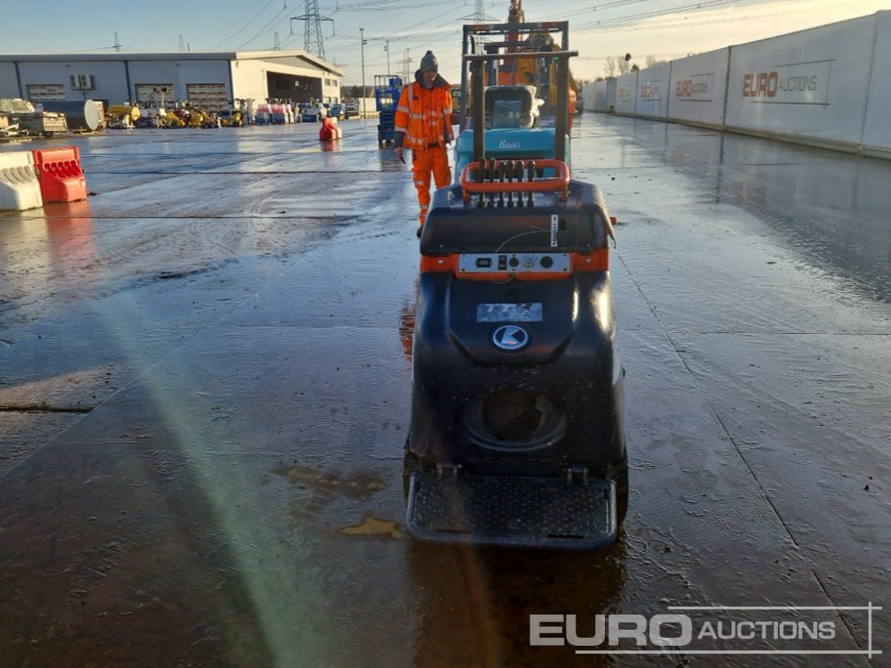 2016 Kubota KC70 - Lánctalpas dömper: 4 kép. 2016 Kubota KC70 - Lánctalpas dömper: 4 kép.