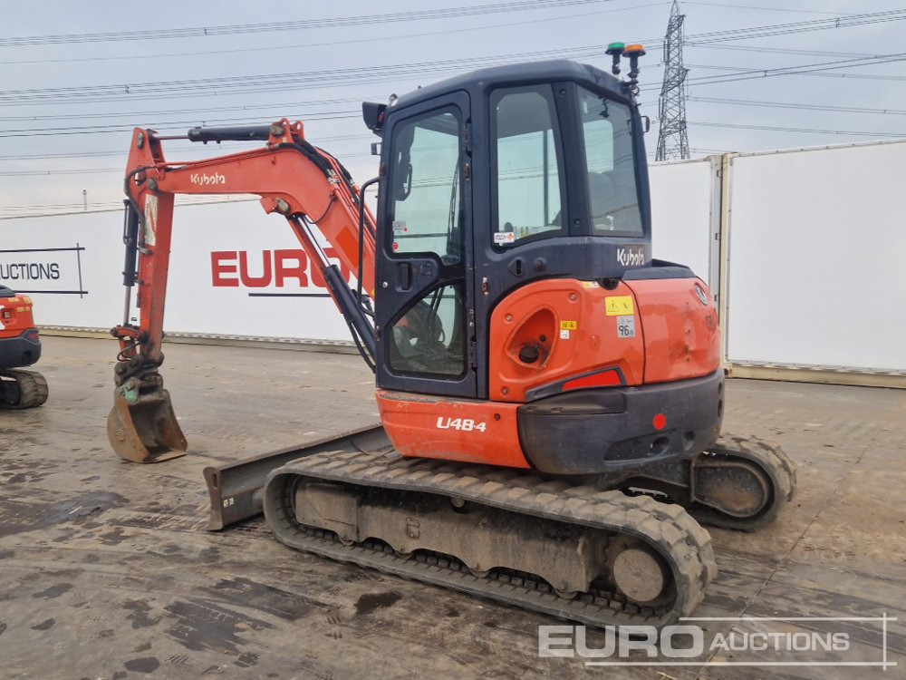 2016 Kubota U48-4 - Minikotró: 3 kép. 2016 Kubota U48-4 - Minikotró: 3 kép.